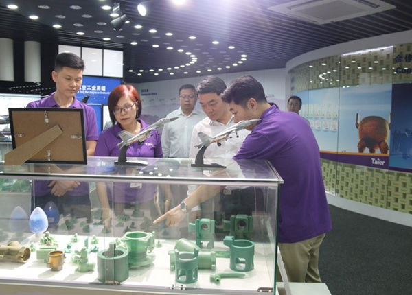 苏州高新区管委会副主任周晓春一行莅临泰尔考察调研